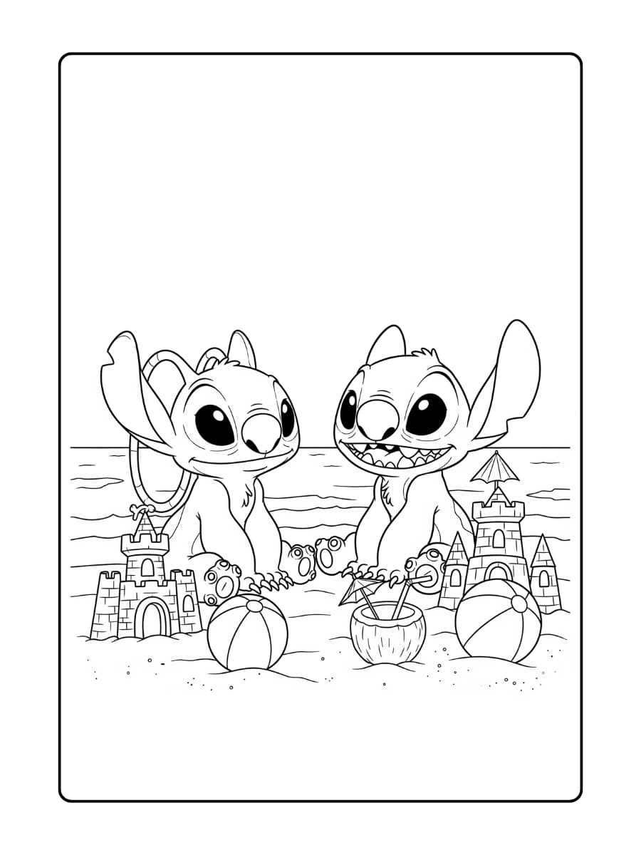 Kleurplaat van Angel en Stitch op het strand terwijl ze samen zandkastelen bouwen, met strandballen en kokosdrankjes erbij.