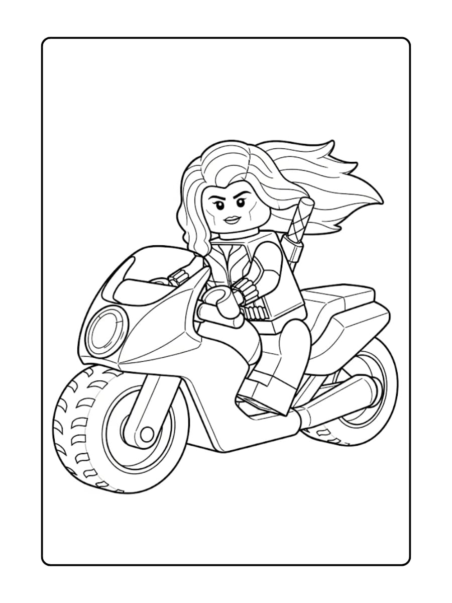 LEGO Black Widow zit op een motor en kijkt achterom met haar haar in de wind